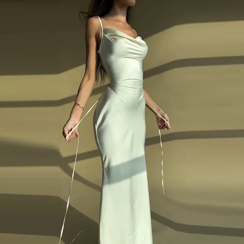 שמלת מקסי סאטן אלגנטית קשירה בגב להצמדה במותן - זוהר