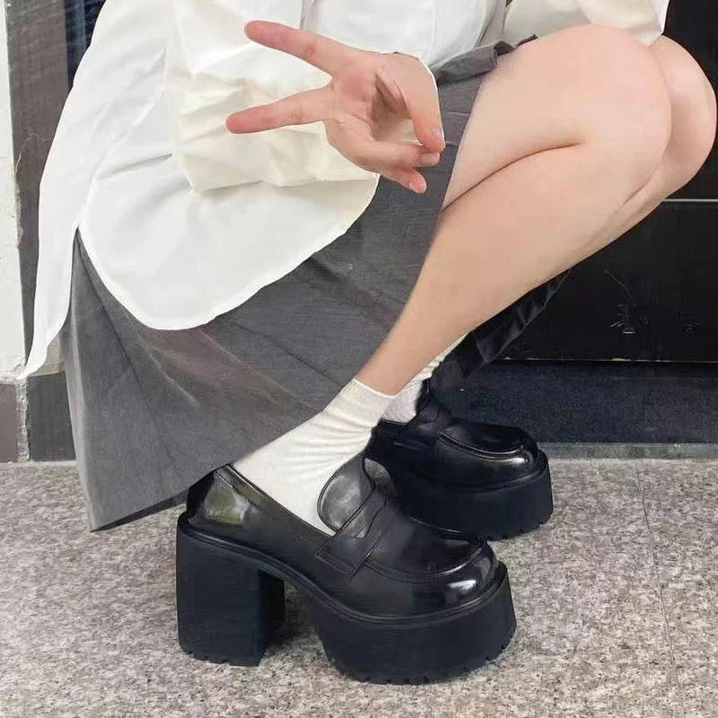 נעלי בובה מוקסין בעיצוב עקב פלטפורמה - נלי