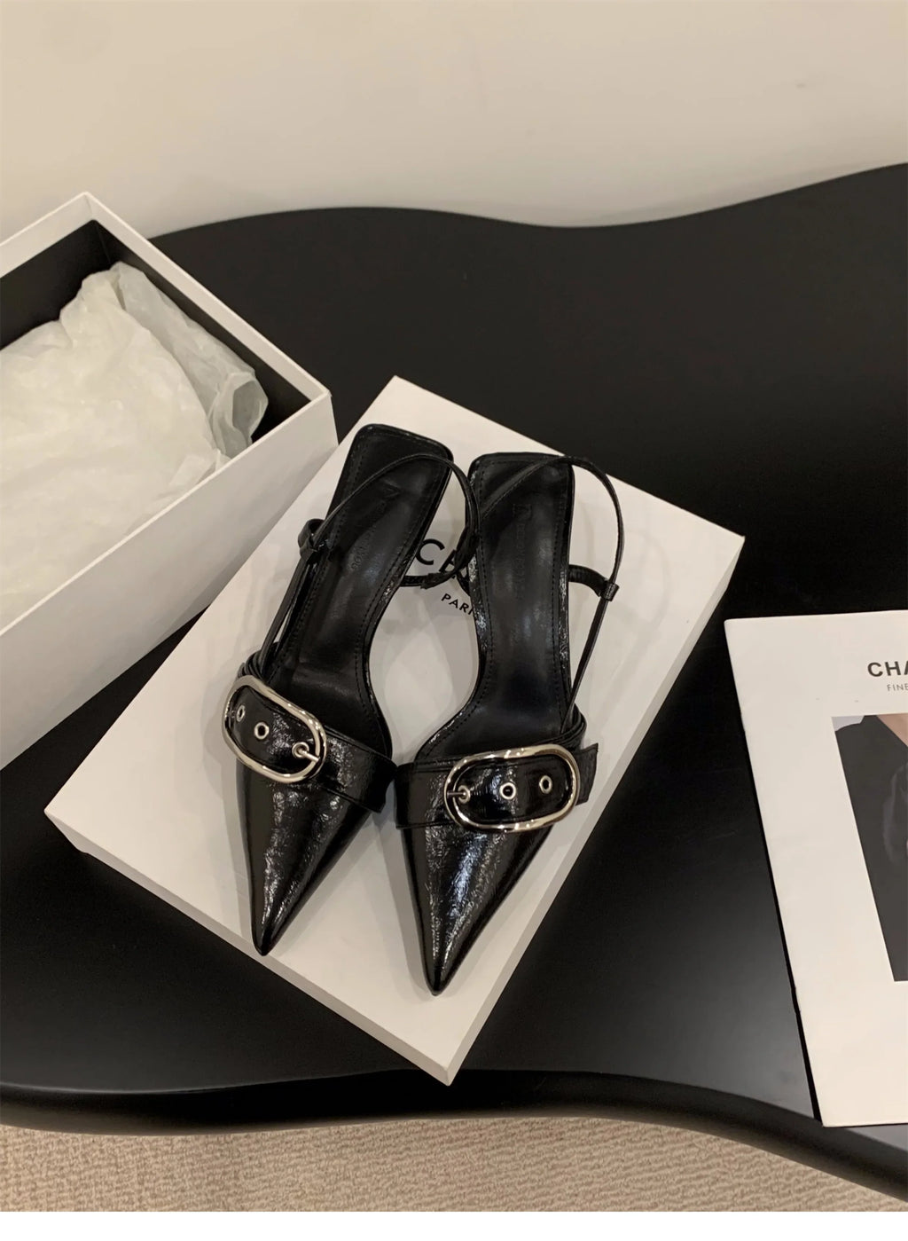 נעלי עקב שפיץ דמוי עור בעיטור חגורת אבזם - פנלופה