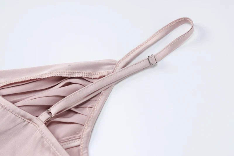 שמלת מיני סאטן בעיצוב אסימטרי כיווצים בחזה - שון