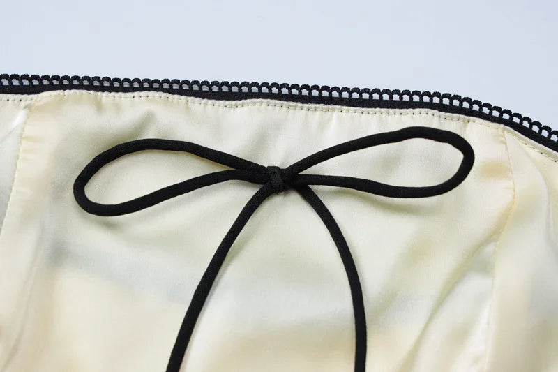 סט סאטן אלגנטי חצאית מקסי וטופ בעיטור פפיון ותחרה - ביאנקה