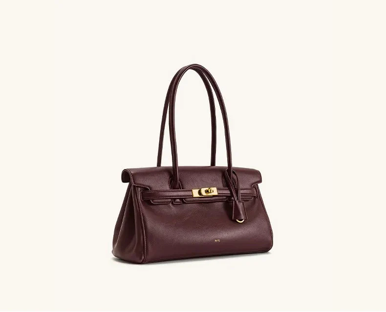 Leather bag with luxury design