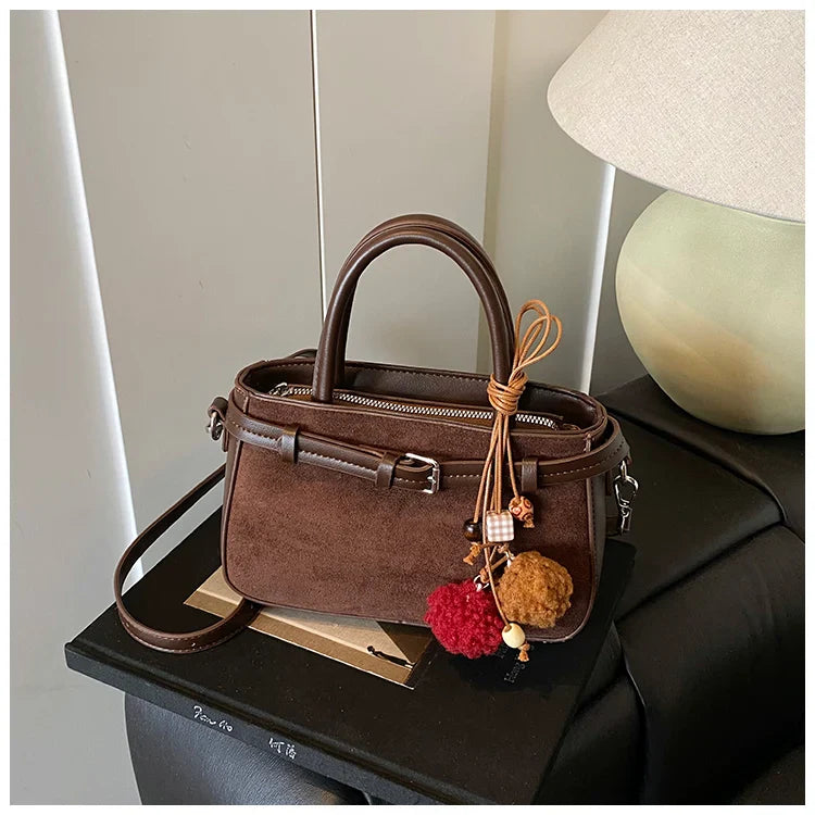 Suede bag with retro design + accessories