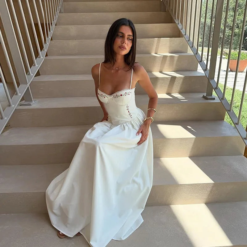 שמלת מקסי בעיצוב כפרי בעיטור רקמת פרחים - בלנקה