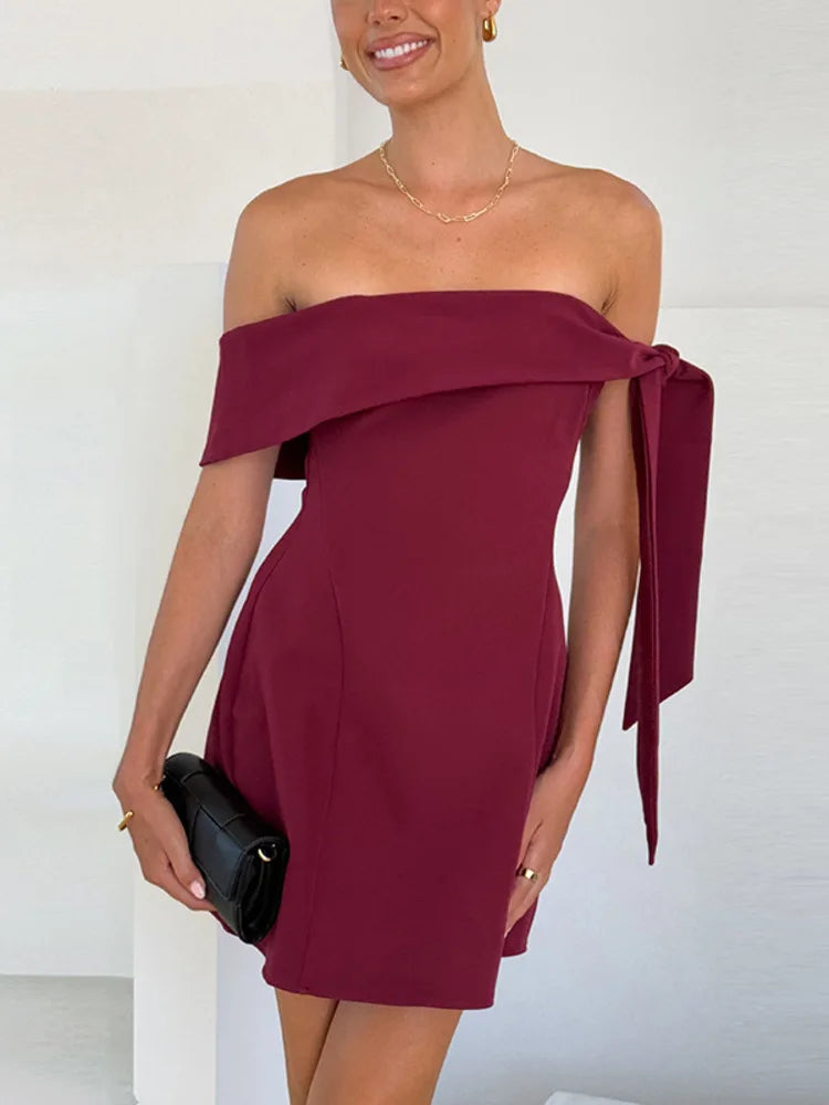 שמלת מיני בגזרת A כתפיים חשופות בעיטור קשירה - שלי