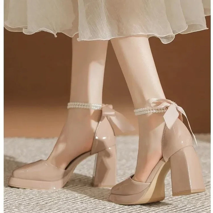 Shiny leatherette heels with pearls and bow tie - Vivienne