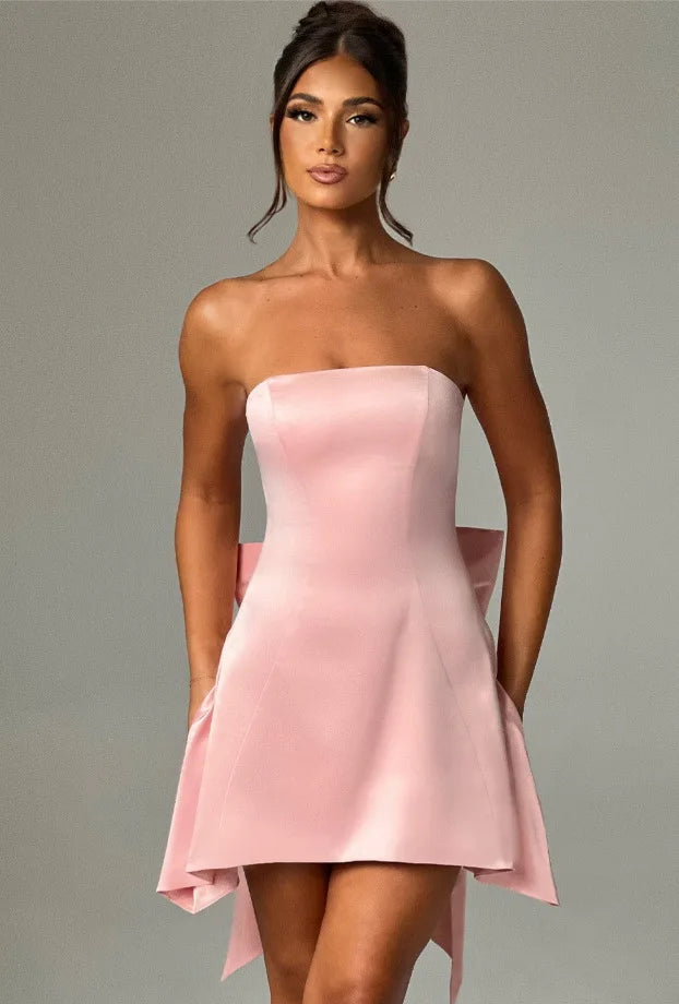 שמלת מיני סטרפלס סאטן בגזרת A בעיטור פפיון בעיצוב אסימטרי - Roselyn