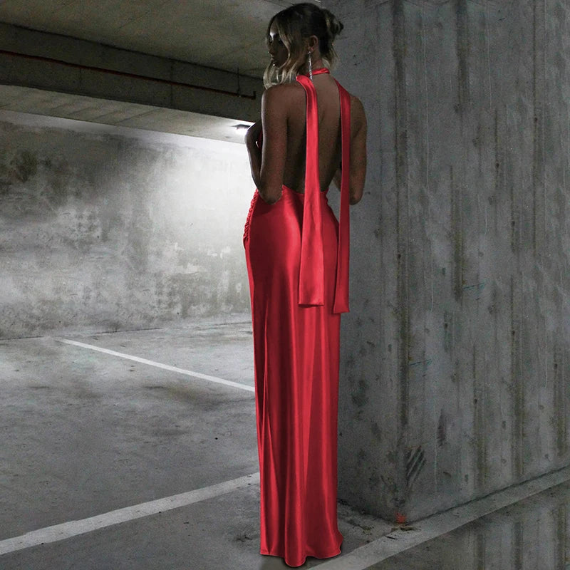 שמלת מקסי סאטן גב פתוח בעיצוב שסע בעיטור צעיף תואם - פיליסיה