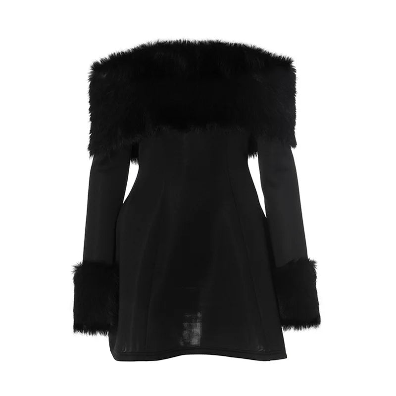 שמלת מיני כתפיים חשופות בגזרת A בעיטור פרוות נוצות - אירה