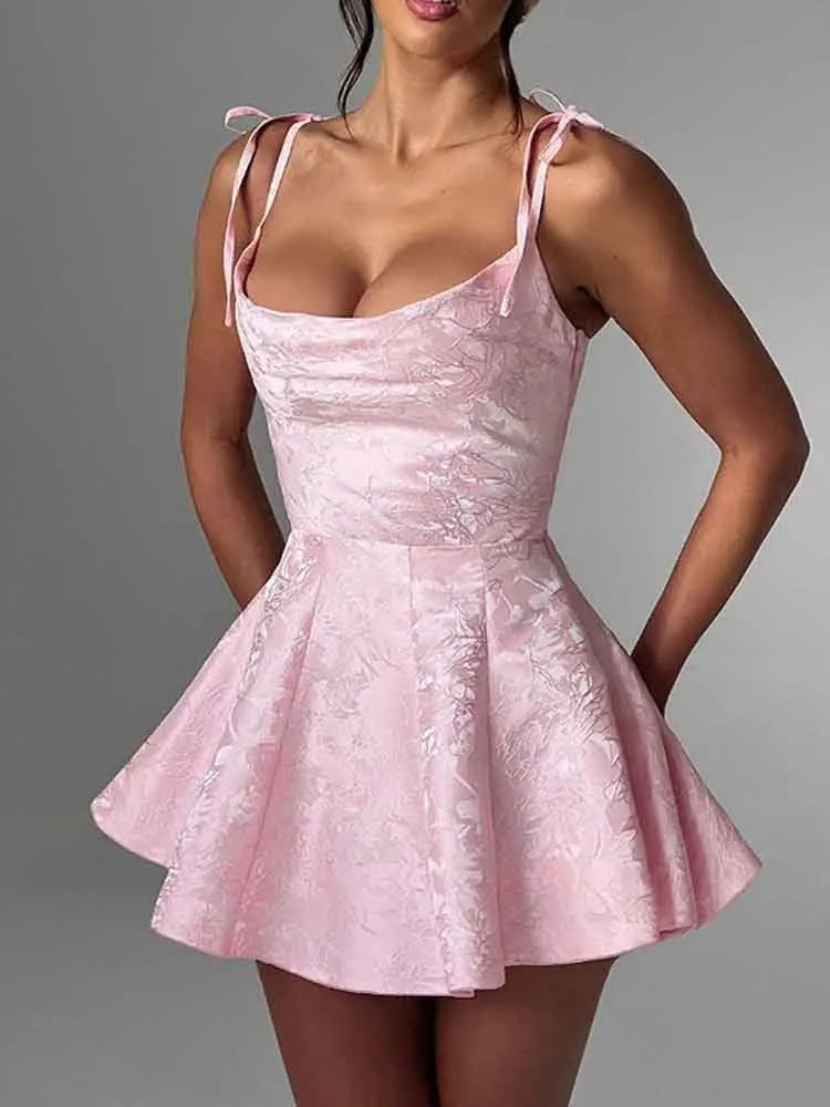 שמלת מיני בגזרת A קשירה בכתפיות בעיטור רקמת איורי פרחים - Marisol