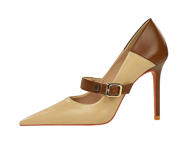 נעלי עקב שפיץ דמוי עור בעיטור אבזם - MARGARET