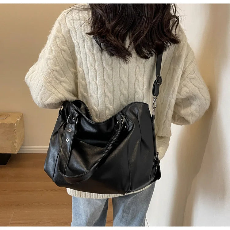 Retro design faux leather bag