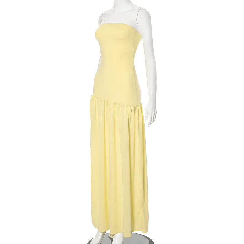 שמלת מקסי סטרפלס בעיצוב שיפון בעיטור שסע - פיה