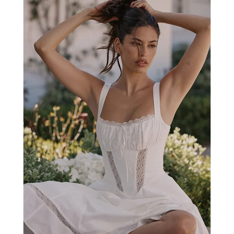 שמלת מיני פרחונית בעיטור תחרה בעיצוב כפרי בגזרת A - חימנה