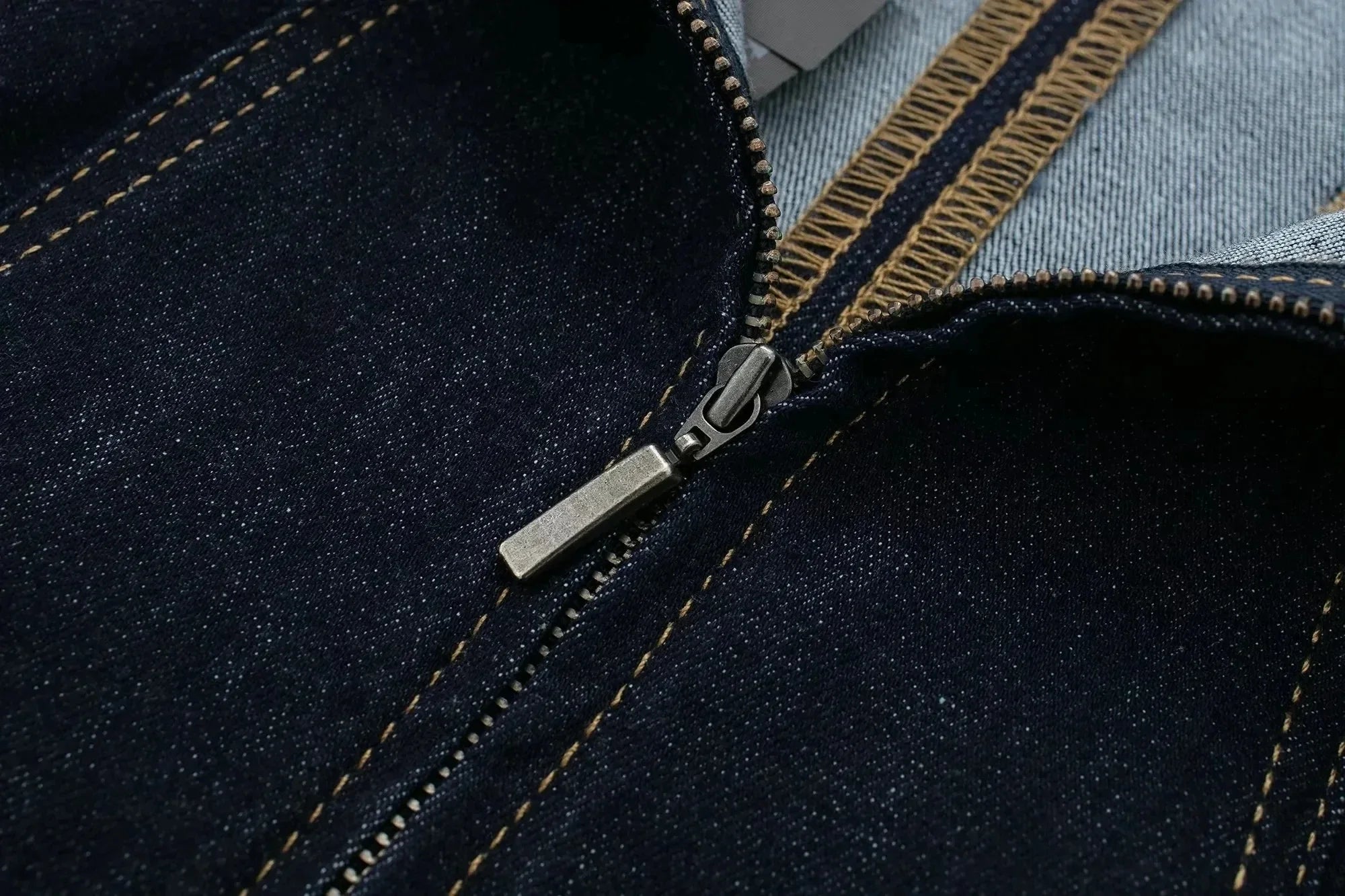 שמלת סטרפלס ג'ינס מקסי צמודה בעיצוב פסים - רוני לי