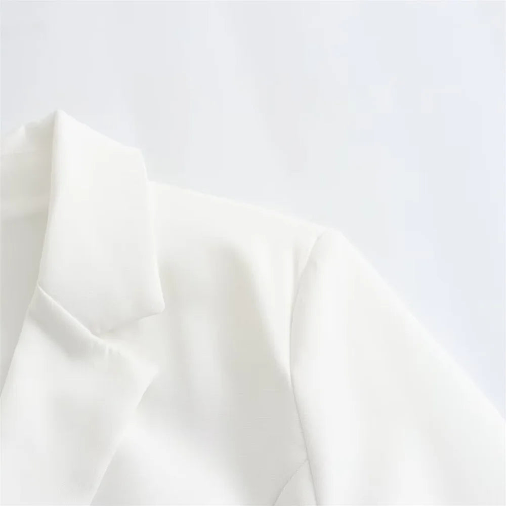 שמלת מיני מחויטת בעיצוב פתחים וחגורה בגב - דבי