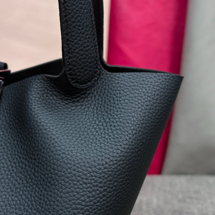 Leather bag with classic design