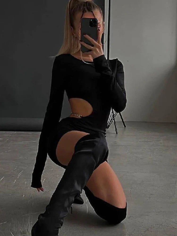 שמלת מיני בעיטור שרשראות במותן - נאלה