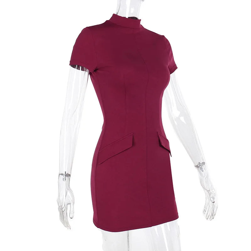 שמלת מיני בגזרה מחויטת בעיטור כיסים - אנטוניה