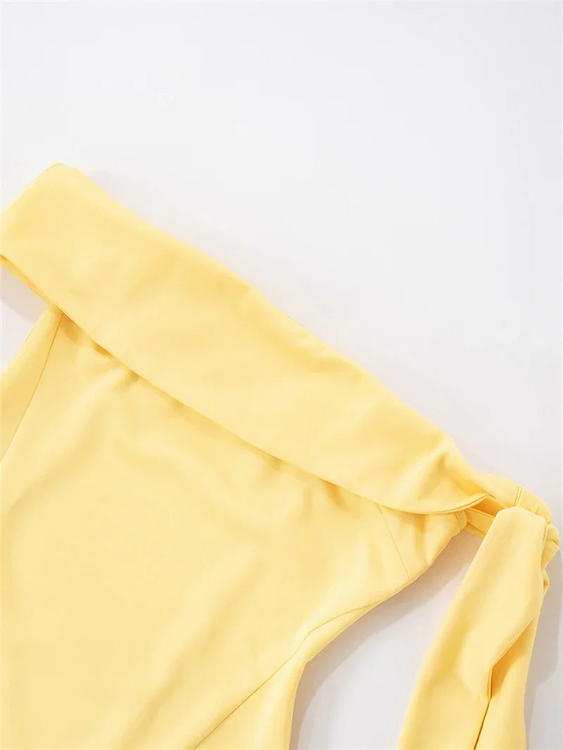 שמלת מיני בגזרת A כתפיים חשופות בעיטור קשירה - שלי