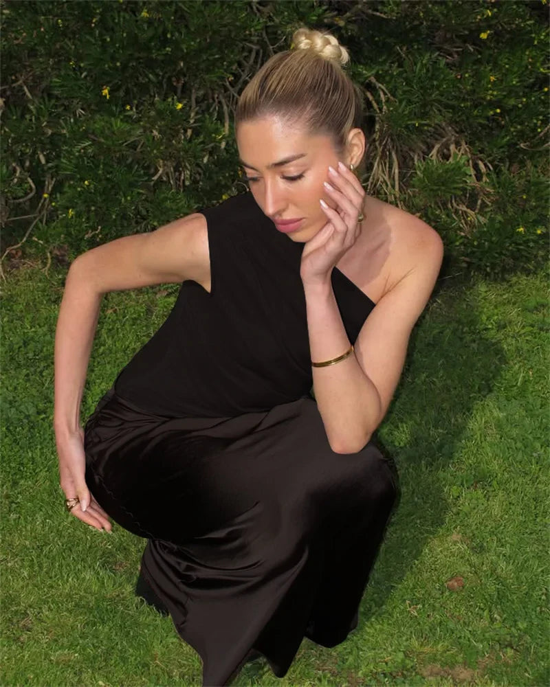 שמלת מקסי חלק תחתון סאטן בעיצוב כתפיה אחת - אלינוי