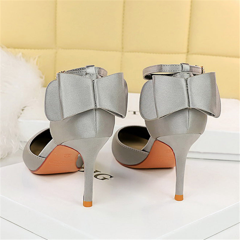 נעלי עקב שפיץ בד משי בעיטור פפיון - BIANCA