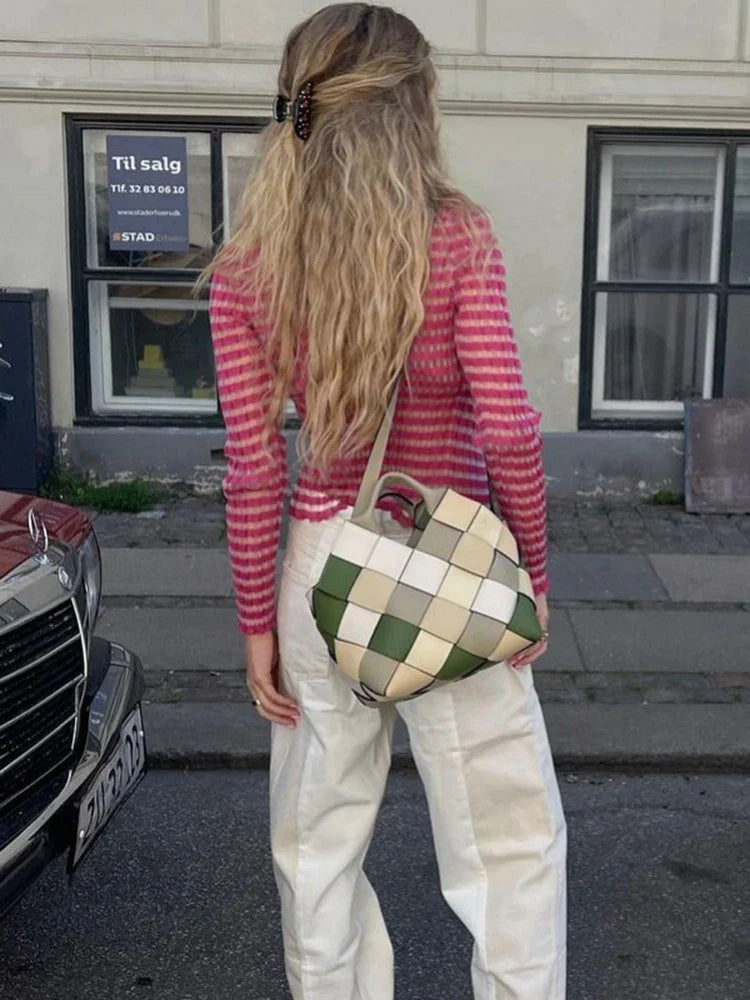 טופ קשירות - לינה