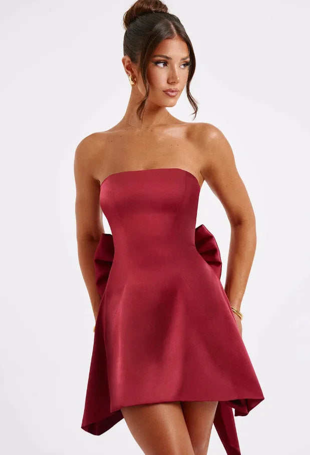 שמלת מיני סטרפלס סאטן בגזרת A בעיטור פפיון בעיצוב אסימטרי - Roselyn