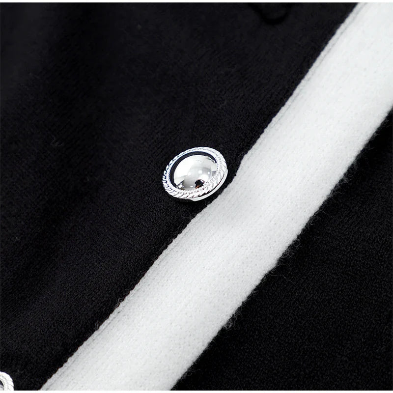 שמלת מיני סרוגה בסגנון מחויט - אמור