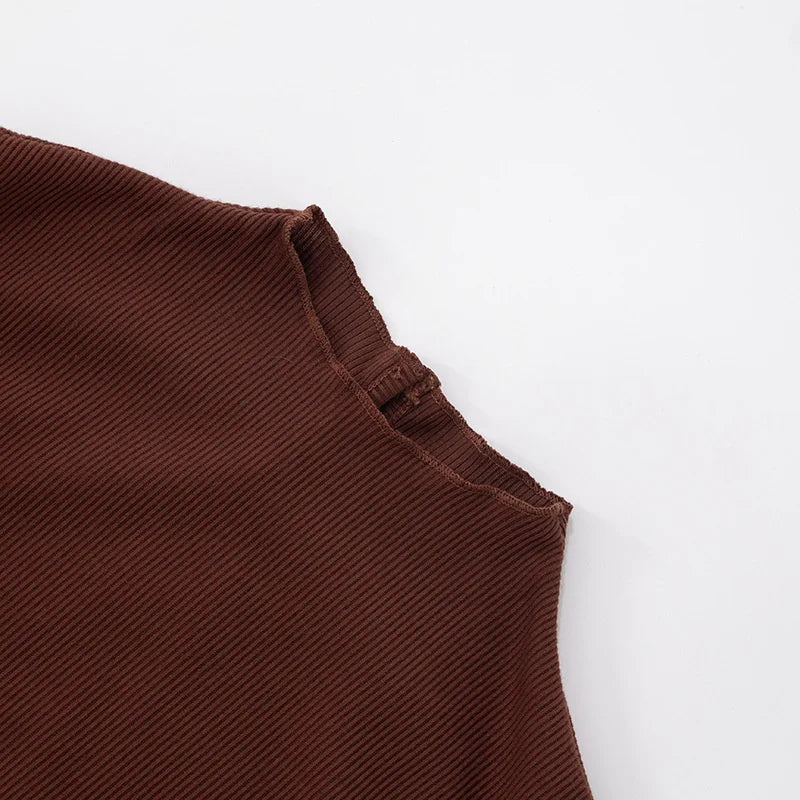 סט שני חלקים סרוג מכנסיים קצרים וחולצת גולף בעיצוב שסע - נארה