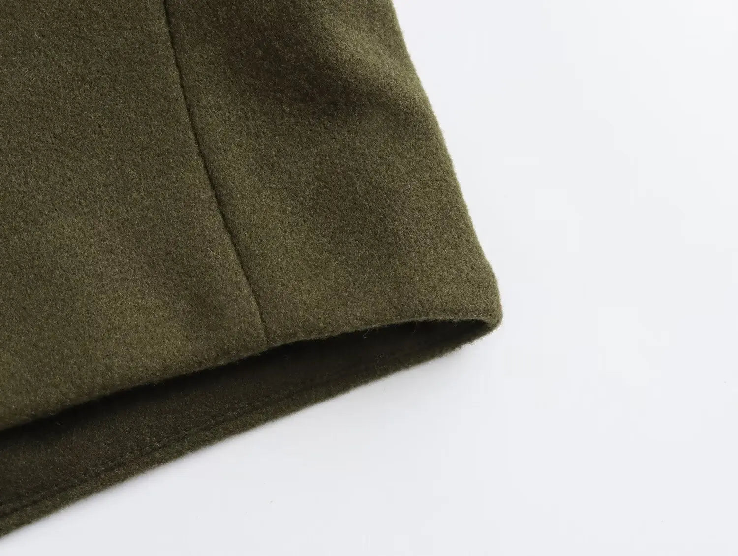 מעיל צמר אוברסייז בעיצוב סגירת כפתורים אסימטרית צווארון פולו - הולנדיה