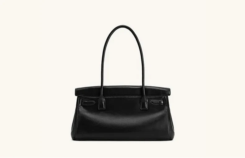 Leather bag with luxury design