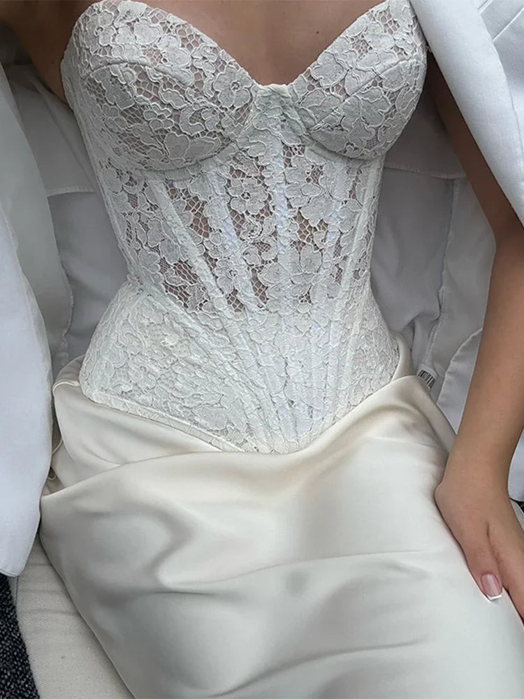 סט שני חלקים חצאית סאטן ומחוך סטרפלס תחרה - אריזונה