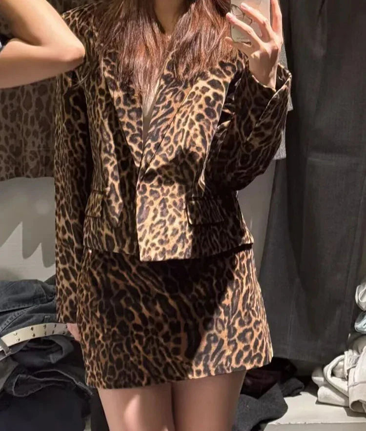 חליפת שני חלקים מחויטת מנומרת חצאית מיני ובלייזר - TAY