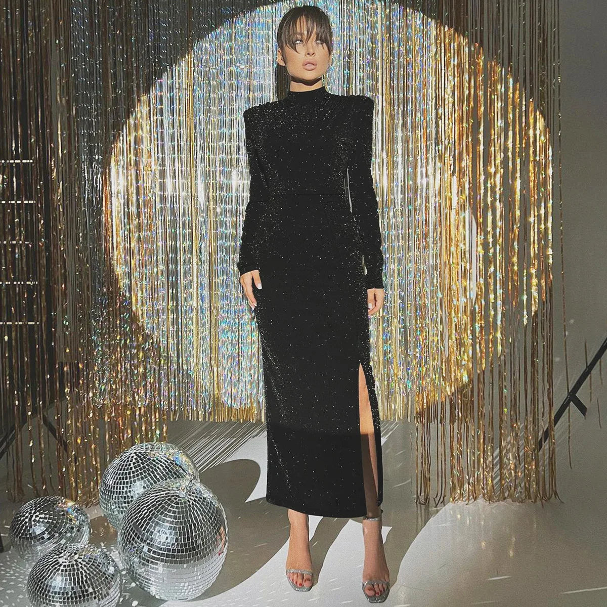 שמלת מקסי נצנצים צווארון חצי גולף בעיצוב כיווצים ושסע קצר - Hazel