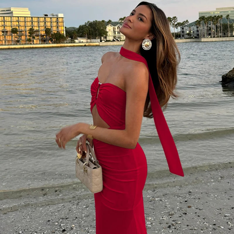 שמלת מקסי סטרפלס כיווצים בעיצוב פתח ורשת בעיטור אבזם וצעיף תואם - טולום