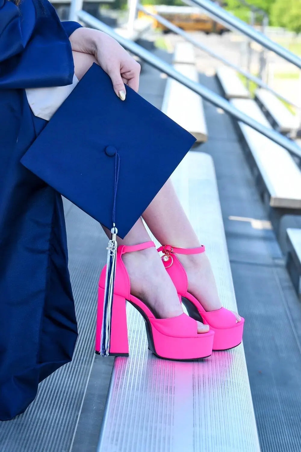 סנדלי עקב סאטן - מולי