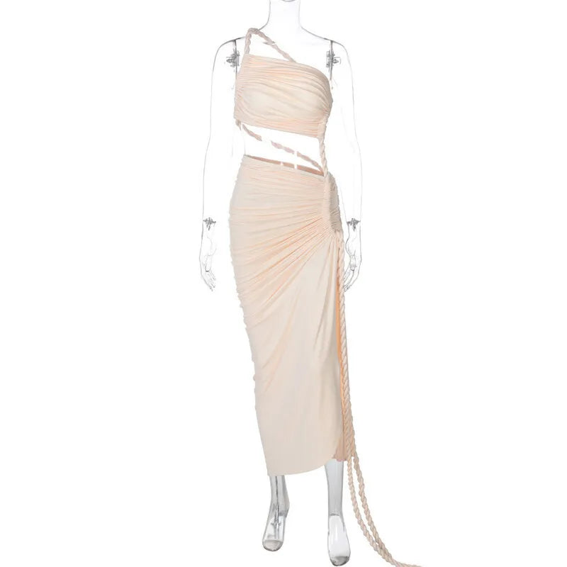 שמלת מקסי כתפייה אחת בעיצוב פתח ושסע בעיטור צמה - פנמה