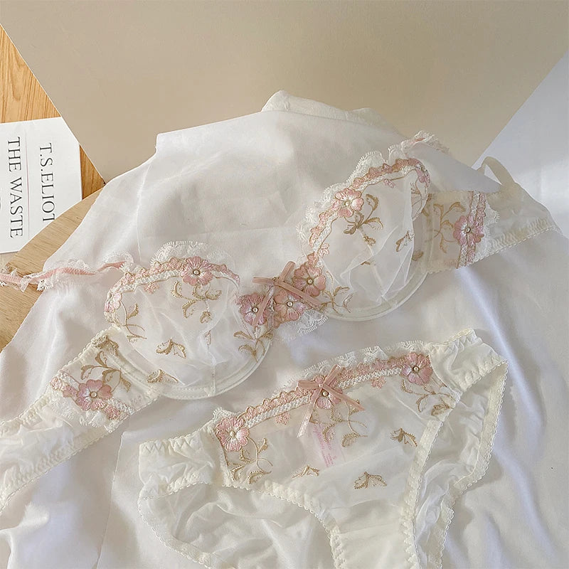 סט בעיצוב שקוף בעיטור רקמת פרחים ותחרה - Presley