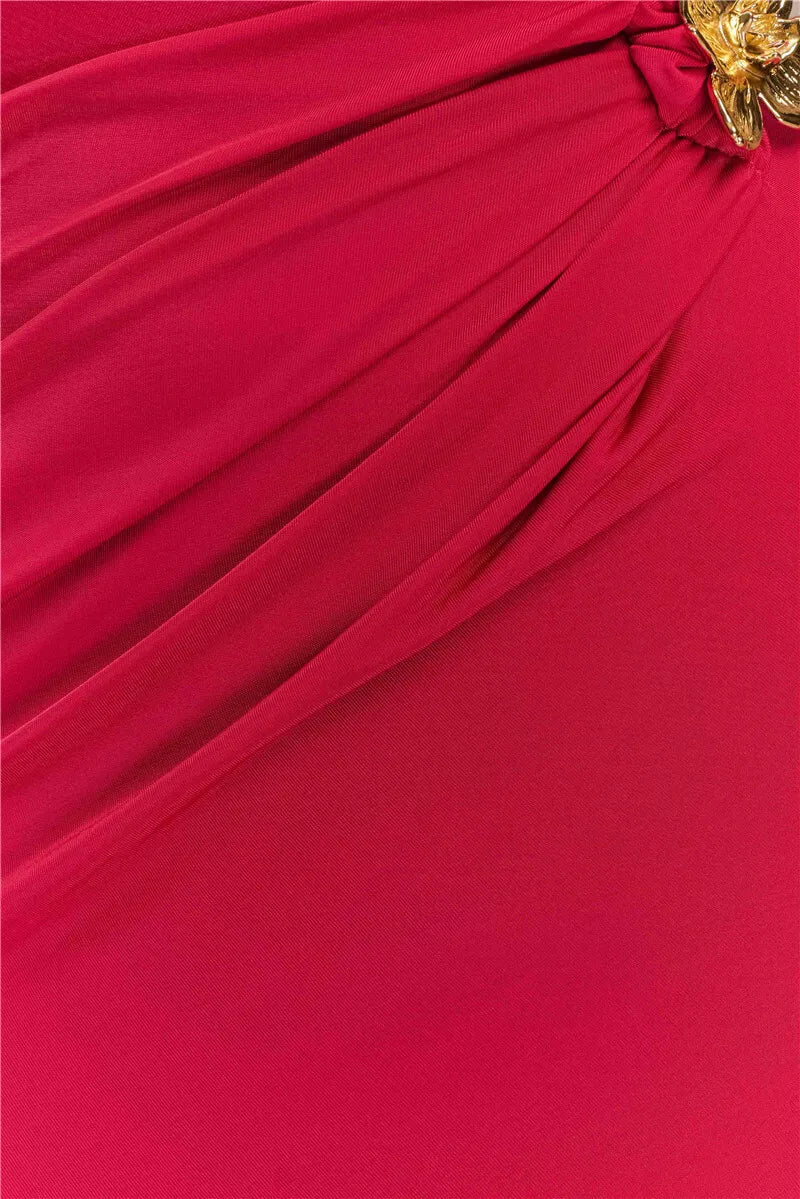 שמלת מקסי אלגנטית בעיצוב כיווצים פתח ושרוול אחד בעיטור אבזם - אגטה