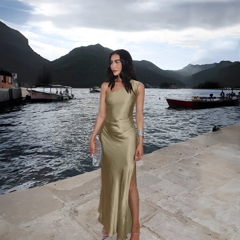 שמלת מקסי סאטן כתפייה אחת בשילוב שסע - איירה