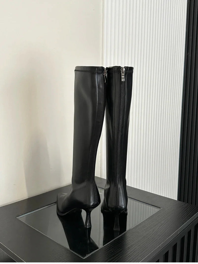 מגפי עקב שפיץ דמוי עור גבוהים - ג'ס