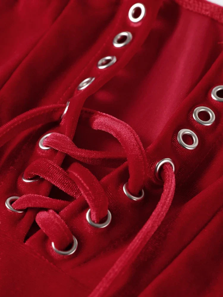 שמלת מקסי סטרפלס קטיפה בעיצוב מחוך קשירה בגב להצמדה במותן בעיטור שסע - London