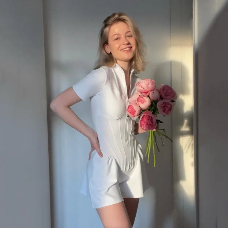 אוברול ספורטיבי קצר בגזר מחוך סגירת רוכסן קדמי - Averie