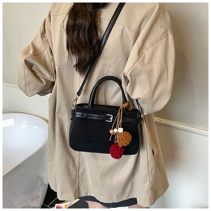 Suede bag with retro design + accessories