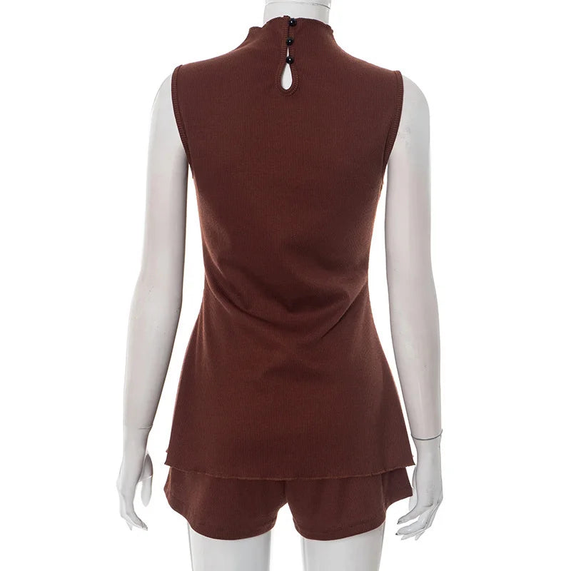 סט שני חלקים סרוג מכנסיים קצרים וחולצת גולף בעיצוב שסע - נארה