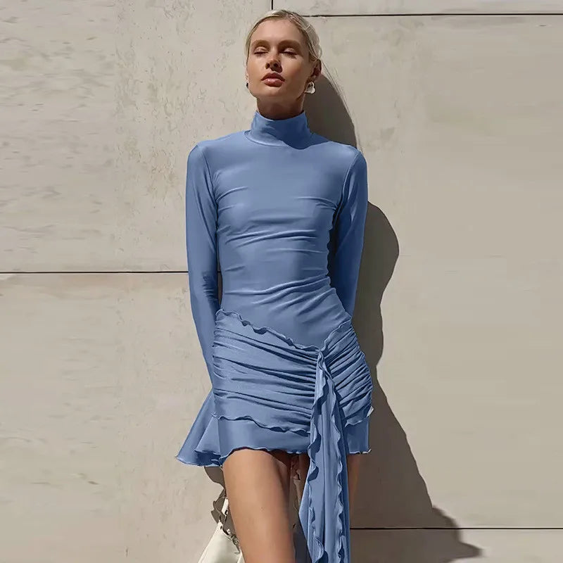 שמלת מיני צווארון גולף שרוולי פעמון בעיטור שובל - ג'נה