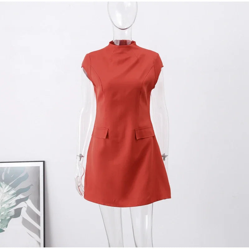 שמלת מיני מחויטת בגזרת שעון חול בעיטור כיסים - נילס