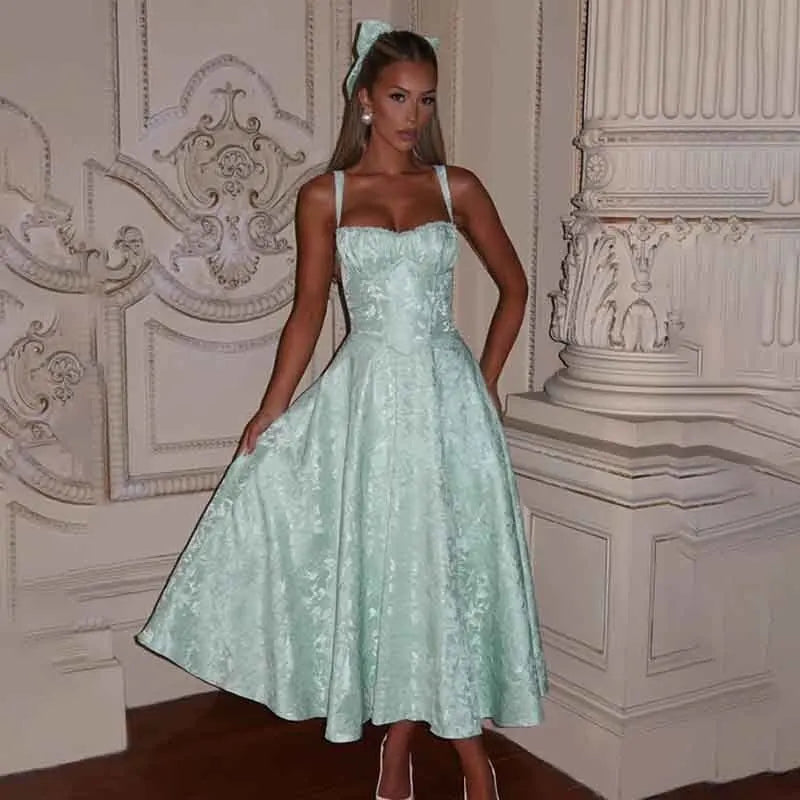 שמלת מידי בגזרת A בעיטור רקמת איורי פרחים קשירה בגב להצמדה במותן - מולינה