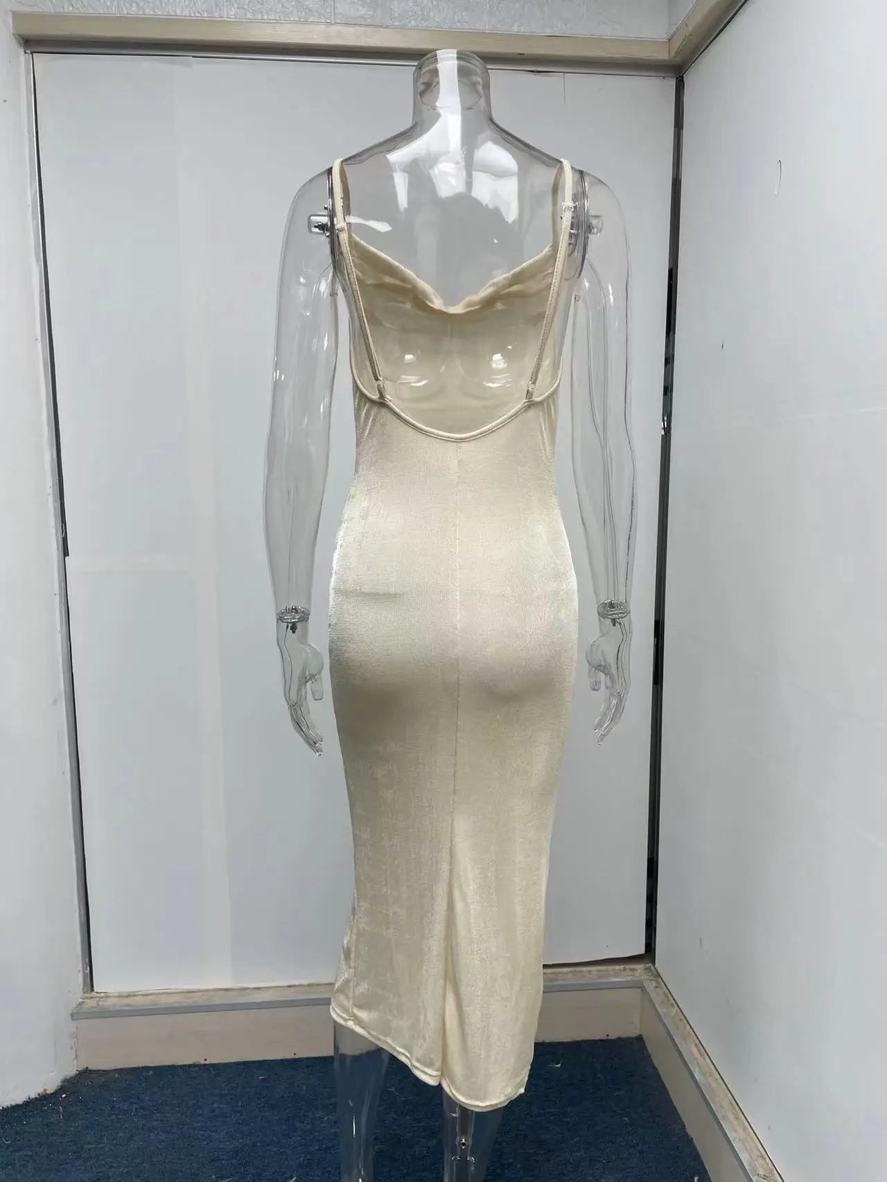 שמלת מידי קיצית סרוגה בעיטור שסע - סמייל